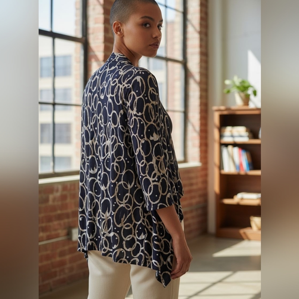 Chic Navy Blazer With White Patterns - image 3